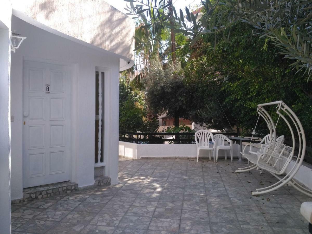 Mystery Shack Hostel Limassol Exterior photo
